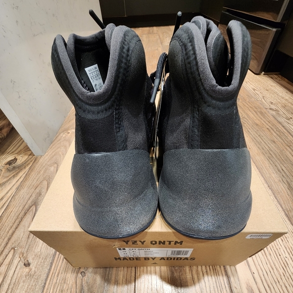 Adidas Yeezy QNTM Quantum Onyx/Triple Black size 10 BNWT never worn - Picture 7 of 15